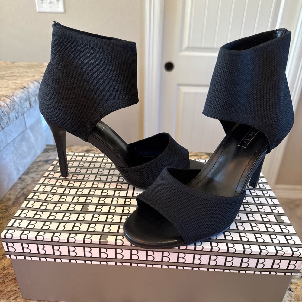 Newbella Peep Toe Stiletto Heel Mousse Fit Sandals - Sz 6.5 - Black